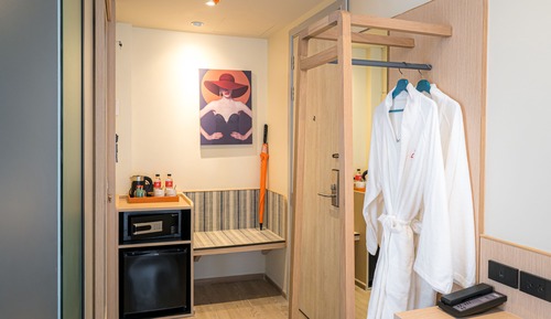 Lumen Deluxe Twin Room