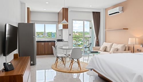 Comfort Studio Suite, 1 King Bed with Sofa bed, Balcony, City View