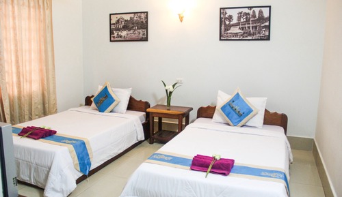 Twin Room (with FAN - Free one way airport pick up)