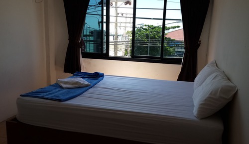 Double Fan Room (Shared Bathroom)