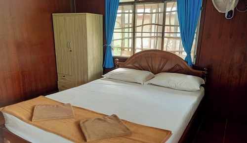 Bungalow Queen Bed with Fan