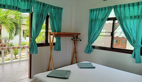 Seaside Bungalow Queen Bed