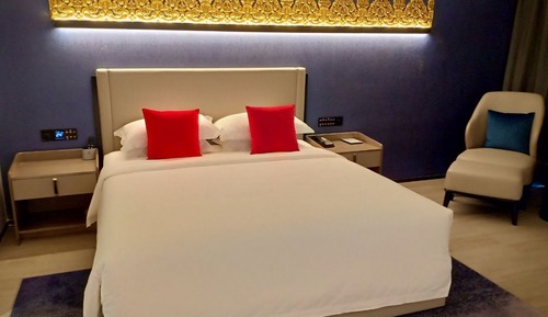 Deluxe King Room