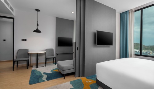 Suite, 1 King Bed, Balcony