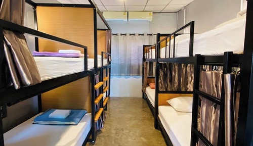 Female Dormitory Room, 8-Beds with Shared Bathroom