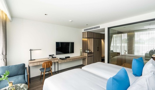Deluxe Room, 2 Twin Beds, Non Smoking, City View (Shower Only)