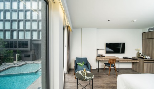 Deluxe Room, 1 Double Bed, Non Smoking, Pool View (Shower Only)