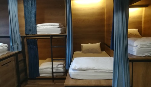 5 Beds Lady Dorm Room with Bathroom 