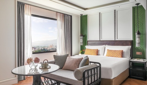 Classic Room, 1 King Bed, Mountain View