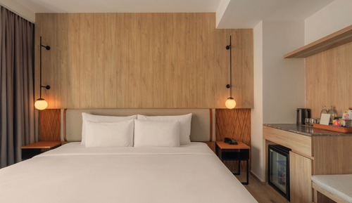Signature Room, 1 King Bed, Balcony