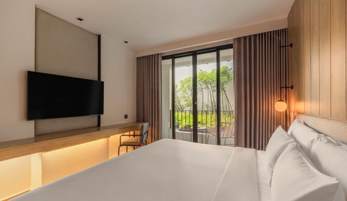 Deluxe Room, 1 King Bed, Balcony