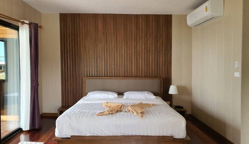 Air-con Bungalow Beach View