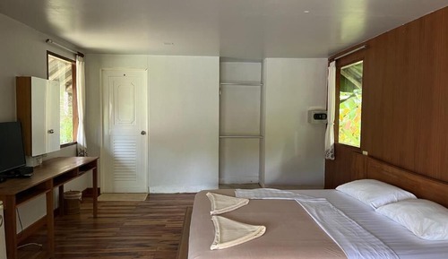 Air-Con Bungalow with Garden Hill Side