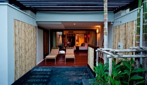 Sareeraya Pool Access
