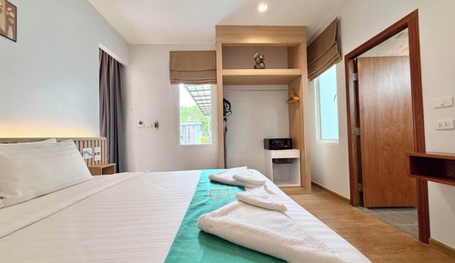 One Bedroom Suite Pool Access