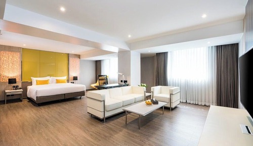Room (J–Residence)