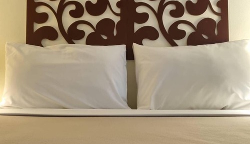Queen Air Conditioning Room with Garden View