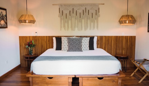 KING DELUXE ROOM