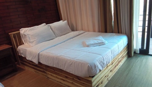 Standard Shared Dormitory, Women only