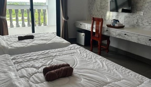 Family Apartment, Balcony, Valley View