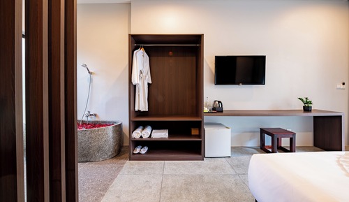Junior Suite, Pool View