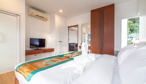 Standard Suite, 1 King Bed, City View