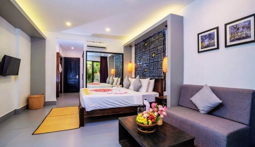 Deluxe King Pool Access