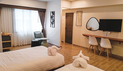 Superior Twin Room, City View