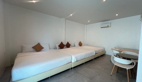 Deluxe Pool Access (6 Persons)