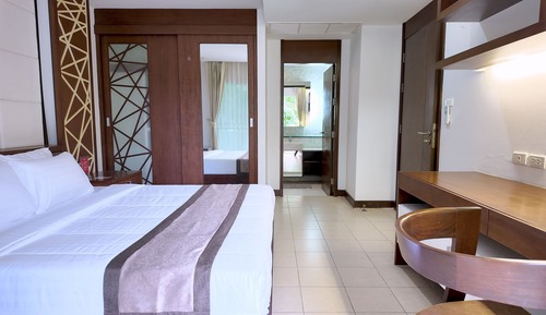 Deluxe Suite, Balcony