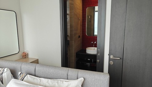 High Floor 2BR 2BA Sea View with Dining Table