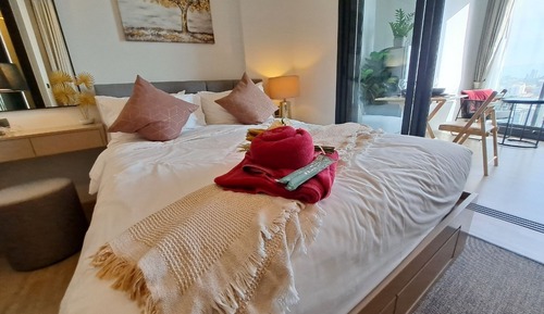 Modern One Bedroom, City View