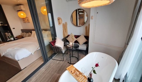 Romantic 1BR Sea View with Bathtub