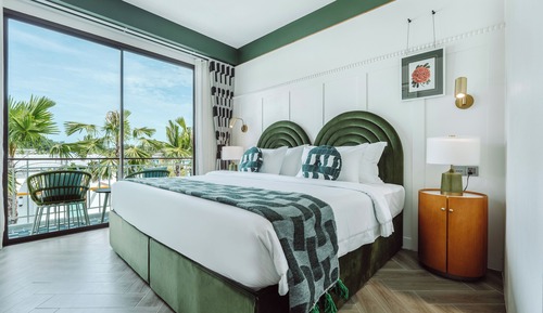 Superior Room, Pool View
