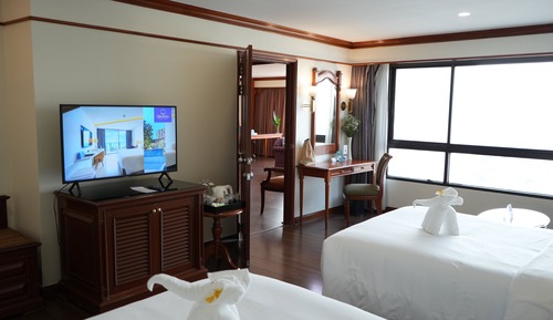 Deluxe Room, 1 King Bed (Premium)