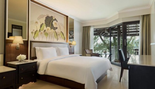 Deluxe Room, 1 King Bed, Lagoon View