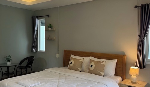 Basic Room, 1 King Bed, Non Smoking