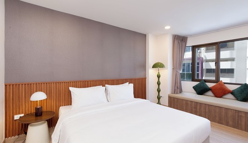 Deluxe Room, Corner
