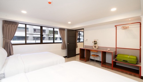 Superior Room, Corner