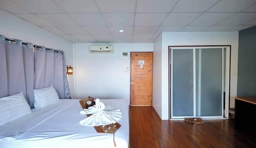 Lake Deluxe King (Upper floor)