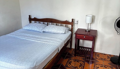 Basic Room, 1 Queen Bed