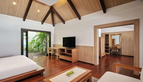 Wellbeing Seafront Pool Villas