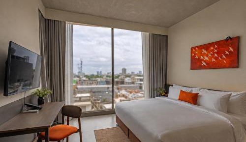 Grand Corner Room