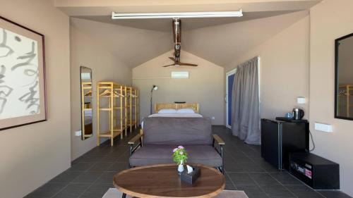 Deluxe Queen Suite