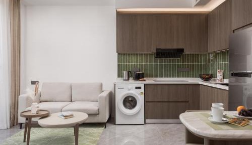 Bassac Suite One-Bedroom Apartment with Kitchenette and Balcony with City View