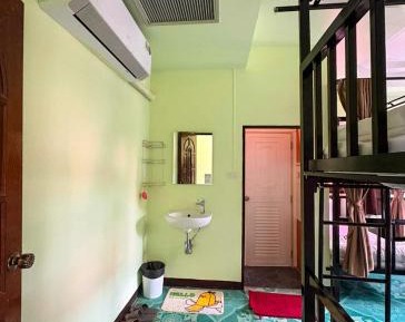 Bed in 8-Bed Mixed Dormitory Room