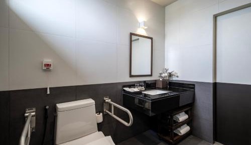 Deluxe Corner Room