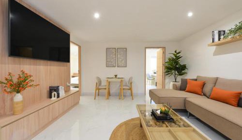 Family Suite with One Double Bed, Two Single Beds and Bath Tub - Non-Smoking