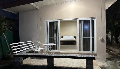 Family Room with Garden View