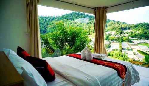 Deluxe Room (2 Adults + 1 Child)